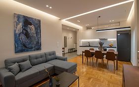 Vibrant Pagrati 2-Bd Retreat With Elegant-Modern Style
